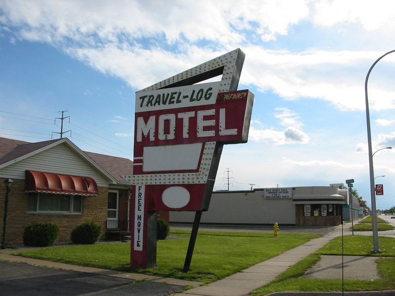 Travel Log Motel (Trav-A-Log Motel) - May 2002 Photo